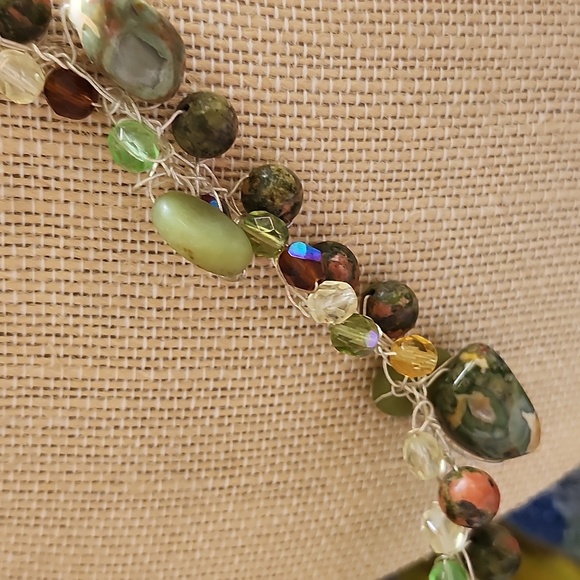 Green fashion necklace - Picture 2 of 4